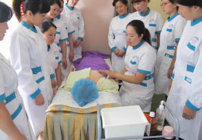 專業(yè)家政服務(wù) 月嫂育嬰醫(yī)陪與深度清潔，一站式滿足家庭精細(xì)化需求